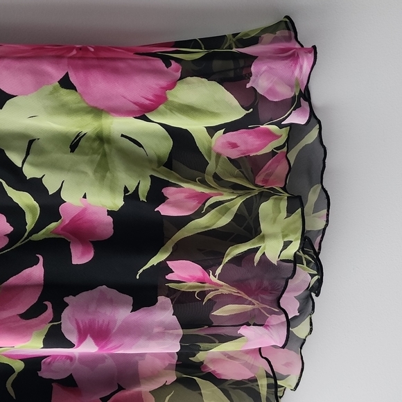 Host Pick! Vintage Laura Petites Floral Midi Flutter Sleeve Dress - Picture 2 of 10